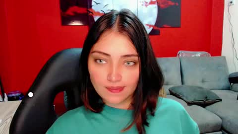 Snapshot of thesweethari chatting on 02/23/25, 01:13 I dont do real meetings My bio online show from 02/23/25, 01:13