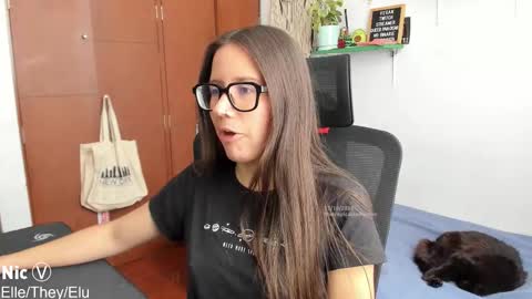 Nicole online show from 10/17/25, 03:47