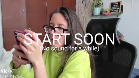 Nicole online show from 10/21/25, 02:51