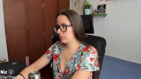 Nicole online show from 12/18/25, 02:12