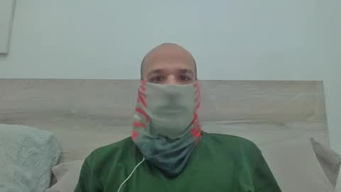 Scarf guy online show from 02/05/25, 07:07