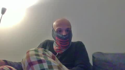 Scarf guy online show from 02/15/25, 07:50