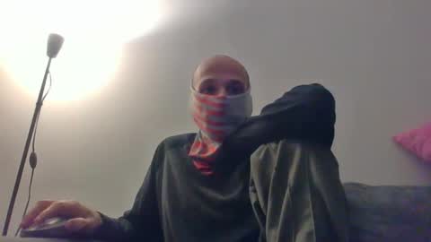 Scarf guy online show from 02/20/25, 06:24