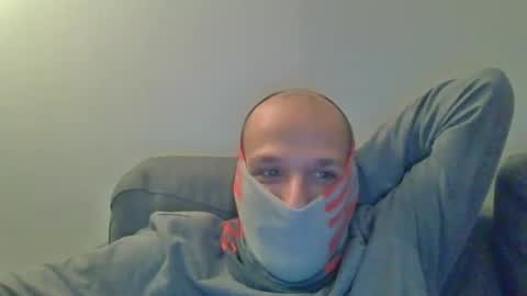 Scarf guy online show from 02/25/25, 06:20