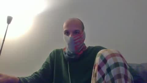 Scarf guy online show from 10/21/25, 06:25