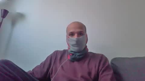 Snapshot of thetubedscarfguy chatting on 11/26/25, 09:10 Scarf guy online show from 11/26/25, 09:10