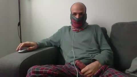 Snapshot of thetubedscarfguy chatting on 02/04/26, 09:04 Scarf guy online show from 02/04/26, 09:04