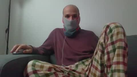 Snapshot of thetubedscarfguy chatting on 02/18/26, 08:32 Scarf guy online show from 02/18/26, 08:32