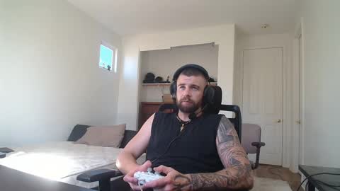 Snapshot of theufcfan_8181 chatting on 09/09/25, 10:42 troy online show from 09/09/25, 10:42