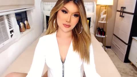 Snapshot of theunmarriedwife chatting on 12/07/24, 12:30 ValerieAnderson online show from 12/07/24, 12:30