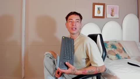 Thiago  online show from 03/18/26, 07:17