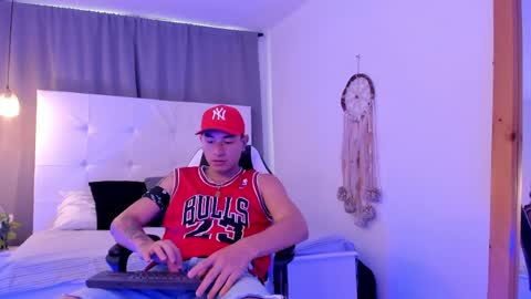 Snapshot of thiago_2003_ chatting on 04/08/26, 12:27 Thiago online show from 04/08/26, 12:27