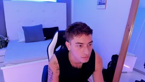 Snapshot of thiago_2003_ chatting on 04/20/26, 12:19 Thiago online show from 04/20/26, 12:19