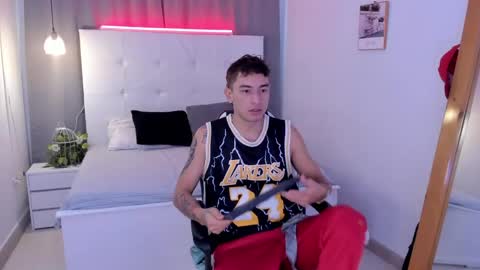 Snapshot of thiago_2003_ chatting on 04/21/26, 12:33 Thiago online show from 04/21/26, 12:33