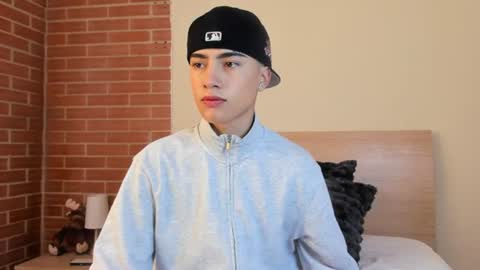 Snapshot of thiago_dv chatting on 07/19/26, 04:11 Thiago online show from 07/19/26, 04:11