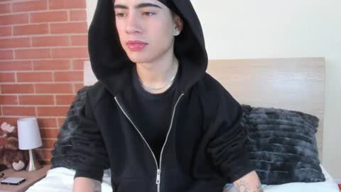 Snapshot of thiago_dv chatting on 07/23/26, 01:42 Thiago online show from 07/23/26, 01:42