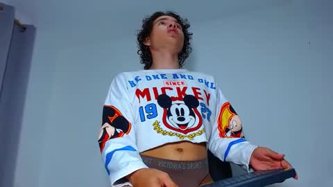 Snapshot of thiago_fosterr1 chatting on 01/06/25, 10:05 Thiago online show from 01/06/25, 10:05