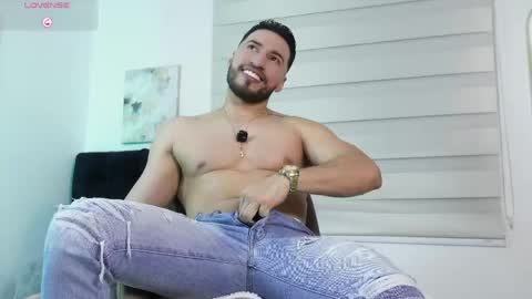Snapshot of thiago_hill chatting on 04/06/26, 11:38 Thiago online show from 04/06/26, 11:38
