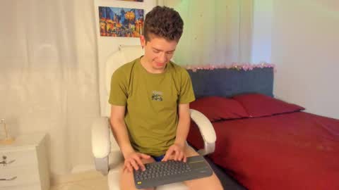 Snapshot of thiago_james69 chatting on 10/16/25, 04:35 Manuel online show from 10/16/25, 04:35