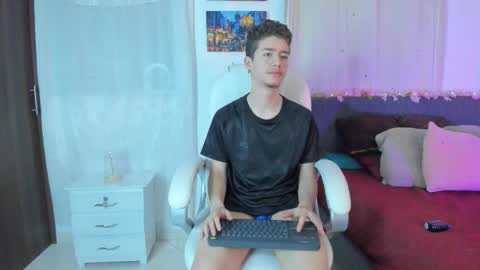 Snapshot of thiago_james69 chatting on 10/19/25, 06:36 Manuel online show from 10/19/25, 06:36