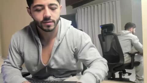 Snapshot of thiago_moretti chatting on 01/11/26, 03:28 THIAGO online show from 01/11/26, 03:28