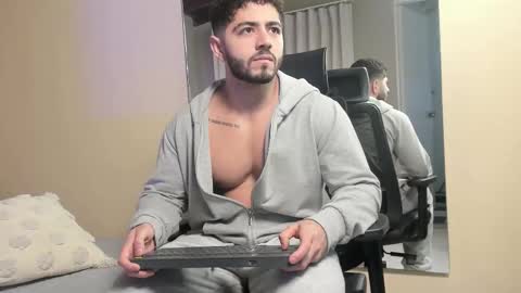 Snapshot of thiago_moretti chatting on 01/12/26, 02:44 THIAGO online show from 01/12/26, 02:44