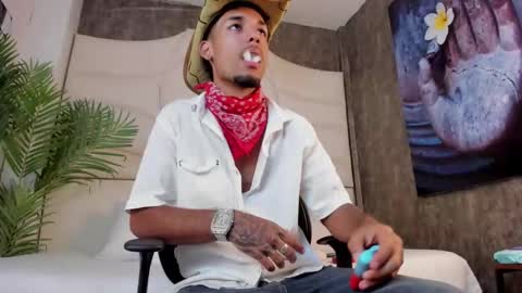 ThiagoFerreti online show from 10/28/25, 07:27