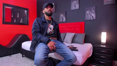 Thia Gomez online show from 11/10/25, 12:26