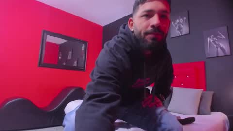 Thia Gomez online show from 12/17/25, 12:22