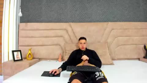 Thiago   online show from 06/22/26, 12:46