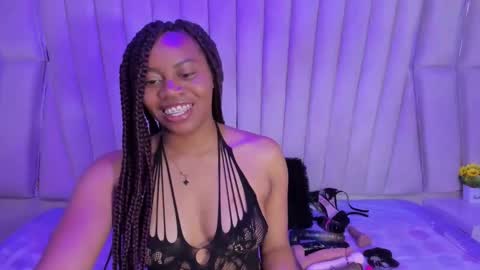 thiana_taylor online show from 11/15/25, 12:23