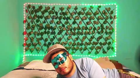 Snapshot of thicc_queen_the_rascal chatting on 09/16/25, 02:23 Thicc Queen The Rascal online show from 09/16/25, 02:23