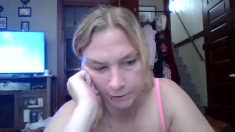 thickblonde_92 online show from 11/06/25, 03:13