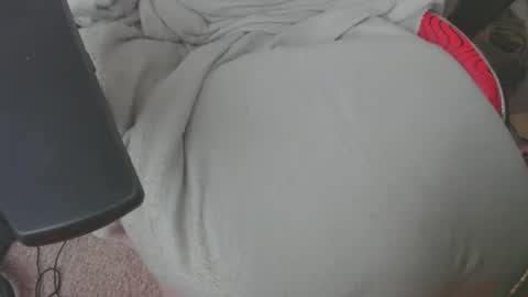 Snapshot of thickboylikestostroke chatting on 10/28/25, 12:03 thickboylikestostroke online show from 10/28/25, 12:03