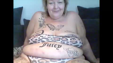 Snapshot of thickdarkangel chatting on 05/10/26, 05:29 thickdarkangel online show from 05/10/26, 05:29