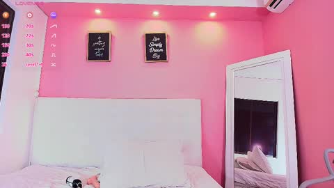 Snapshot of thickeebonyy chatting on 01/22/25, 12:27 thickeebonyy online show from 01/22/25, 12:27