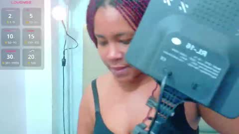 Snapshot of thickeebonyy chatting on 10/19/25, 07:47 thickeebonyy online show from 10/19/25, 07:47