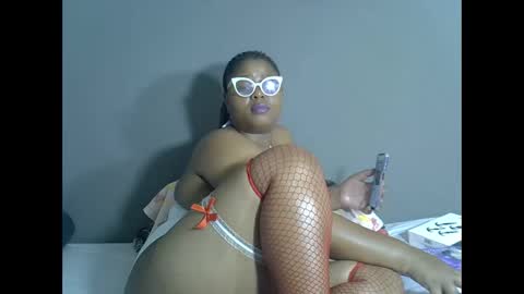 thickjuicyp04 online show from 10/06/25, 09:01