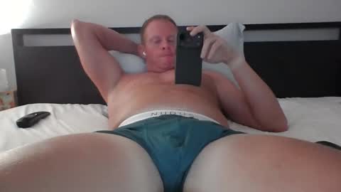 Snapshot of thickkredd8 chatting on 02/15/26, 01:24 thickkredd8 online show from 02/15/26, 01:24