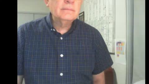 Snapshot of thickmelnik chatting on 12/19/24, 01:40 James online show from 12/19/24, 01:40