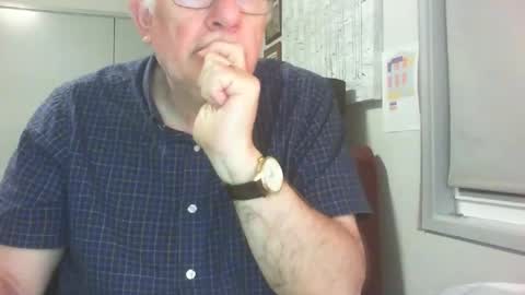 Snapshot of thickmelnik chatting on 12/29/24, 01:17 James online show from 12/29/24, 01:17