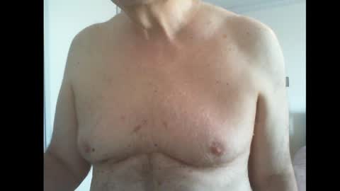 Snapshot of thickmelnik chatting on 02/07/25, 10:52 James online show from 02/07/25, 10:52