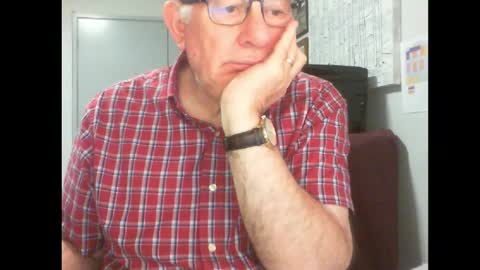 Snapshot of thickmelnik chatting on 02/17/25, 01:32 James online show from 02/17/25, 01:32