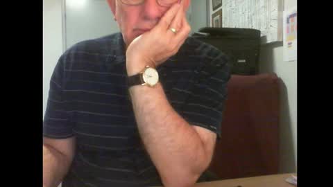 Snapshot of thickmelnik chatting on 02/28/25, 01:03 James online show from 02/28/25, 01:03