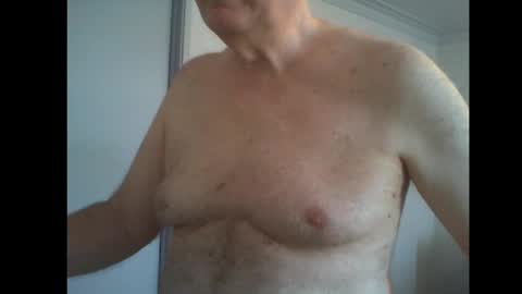 Snapshot of thickmelnik chatting on 03/10/25, 12:07 James online show from 03/10/25, 12:07