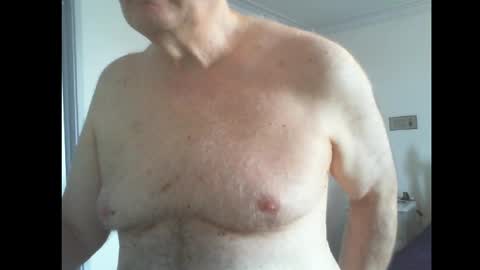 Snapshot of thickmelnik chatting on 03/11/25, 11:04 James online show from 03/11/25, 11:04