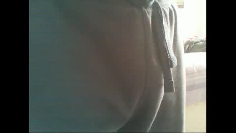 Snapshot of thickmelnik chatting on 10/19/25, 03:18 James online show from 10/19/25, 03:18