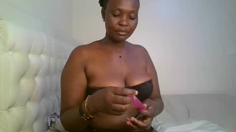 Snapshot of thicky_rue chatting on 12/13/25, 07:53 Rue online show from 12/13/25, 07:53