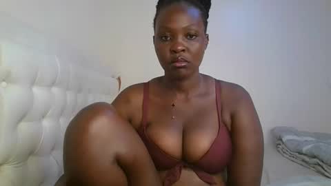 Snapshot of thicky_rue chatting on 12/15/25, 09:46 Rue online show from 12/15/25, 09:46