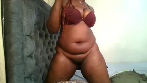 Snapshot of thicky_rue chatting on 06/09/26, 10:27 Rue online show from 06/09/26, 10:27